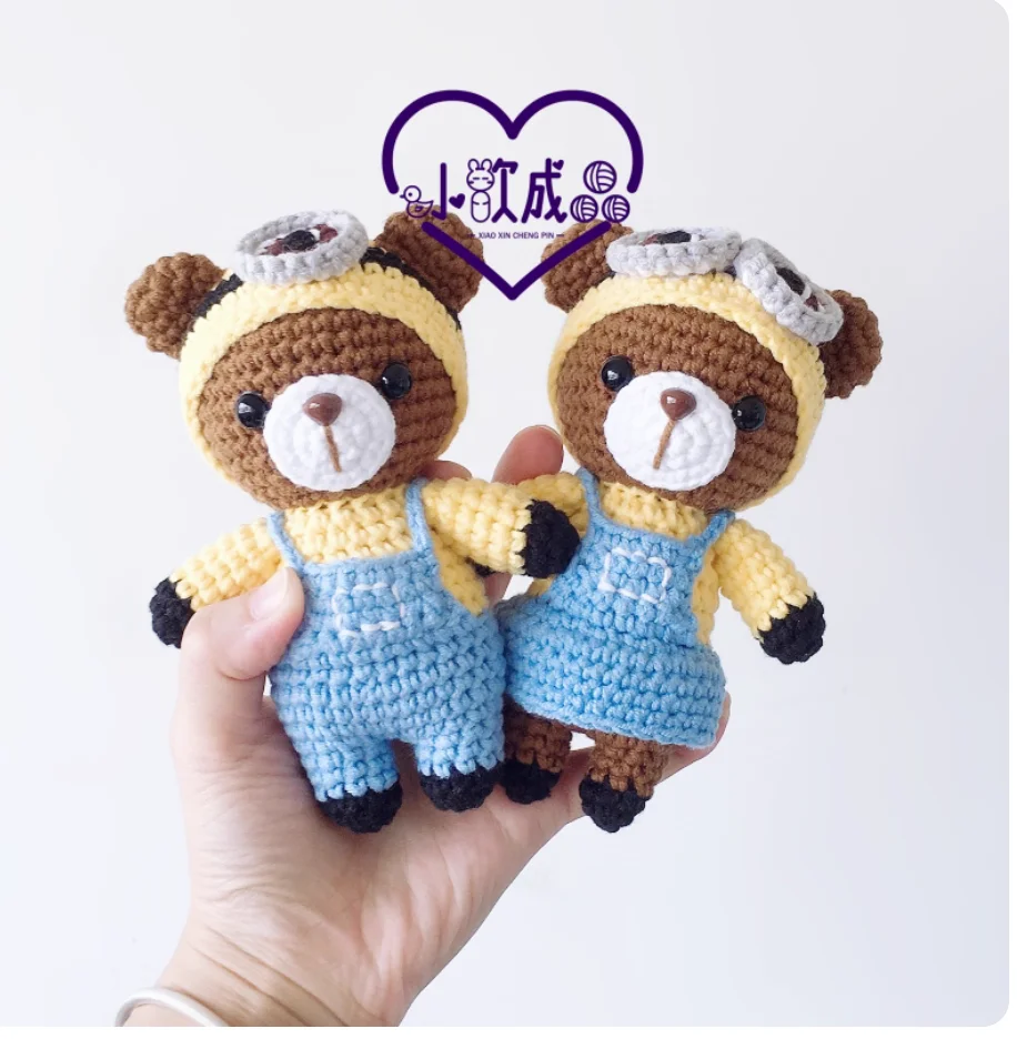 Couples bear handmade diy crochet wool doll finished product is about 14cm high.