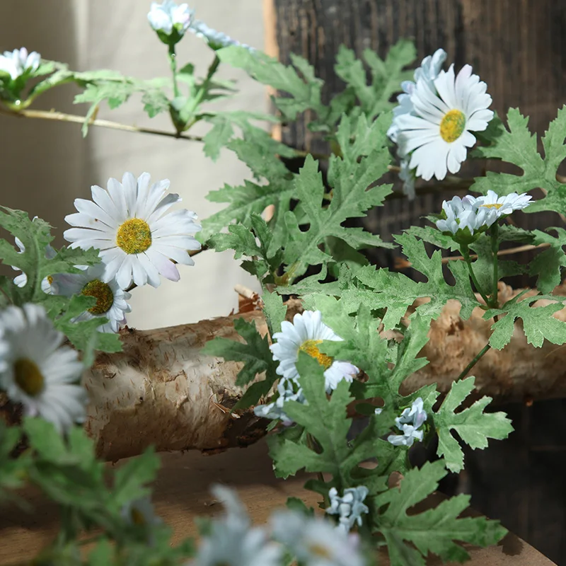 Simulated chrysanthemums,rattan strips,artificial flowers,air conditioning pipes, window decorations, and plastic rattan flowers