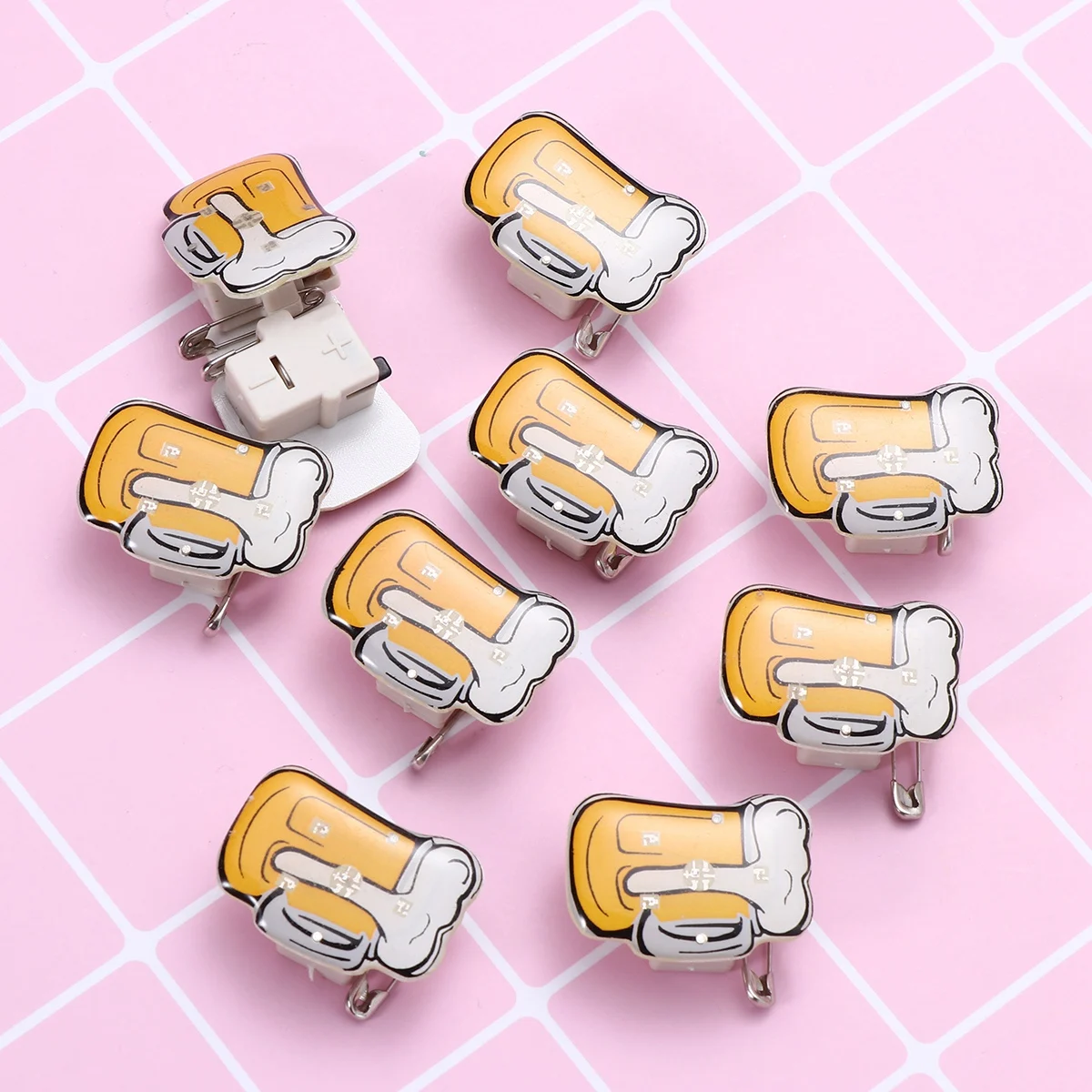 

10pcs Flashing Led Beer Mug Brooch Pin Light Up Badge For Party Ktv Bar Nightclub Gift Novelty Accessory Role Play