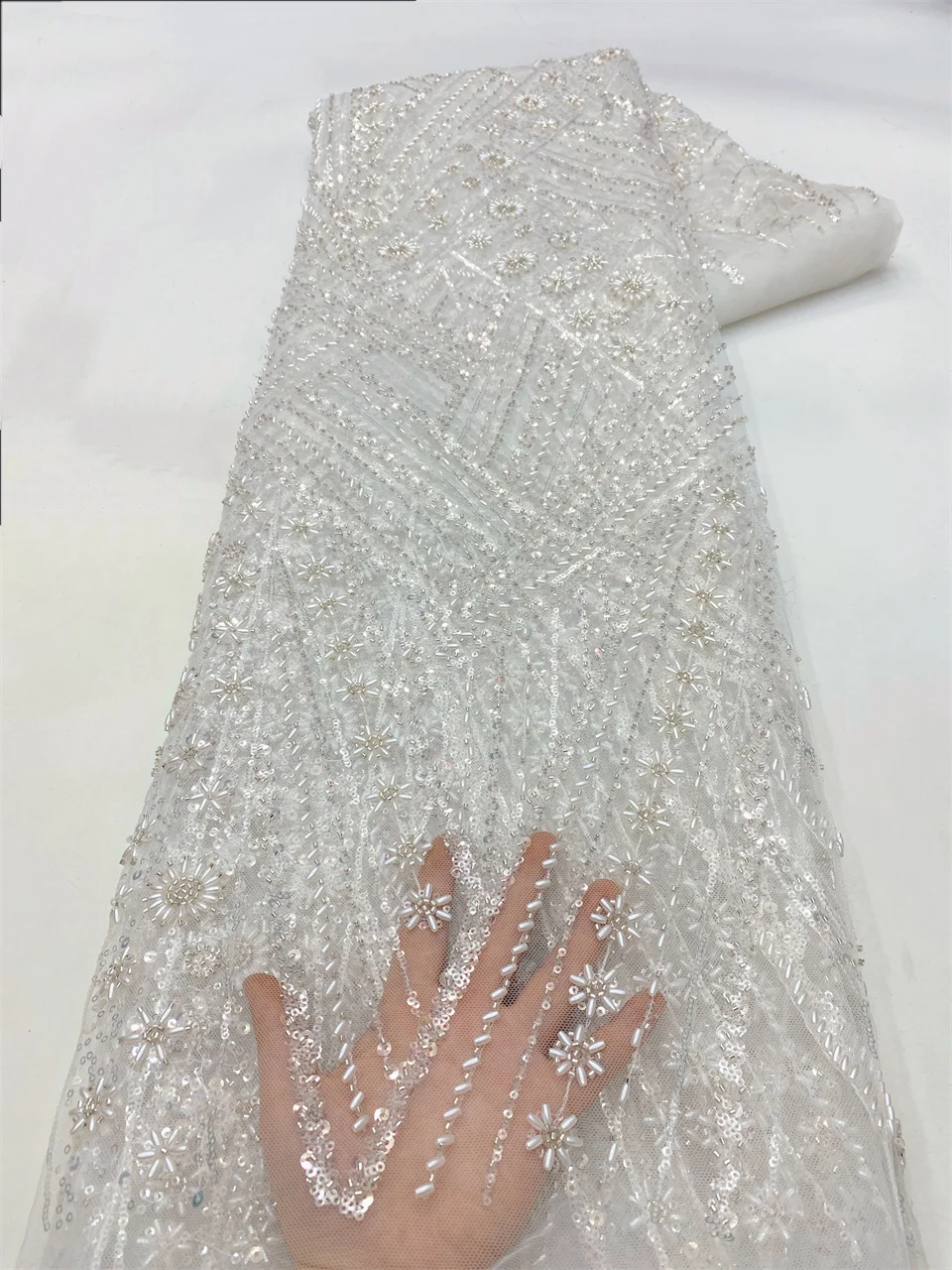 

Luxury African Sequins Lace Fabric High Quality 2024 Heavy Beads Embroidery French Tulle Lace Nigerian Wedding Dress HXZ5964