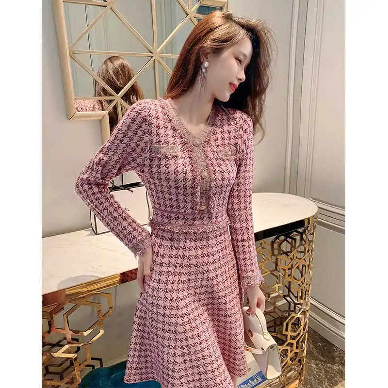 2024 New Autumn Women\'s Small Fragrant Knitted Dress with V-neck Small Height and Waist Fashionable Age Reducing Skirt