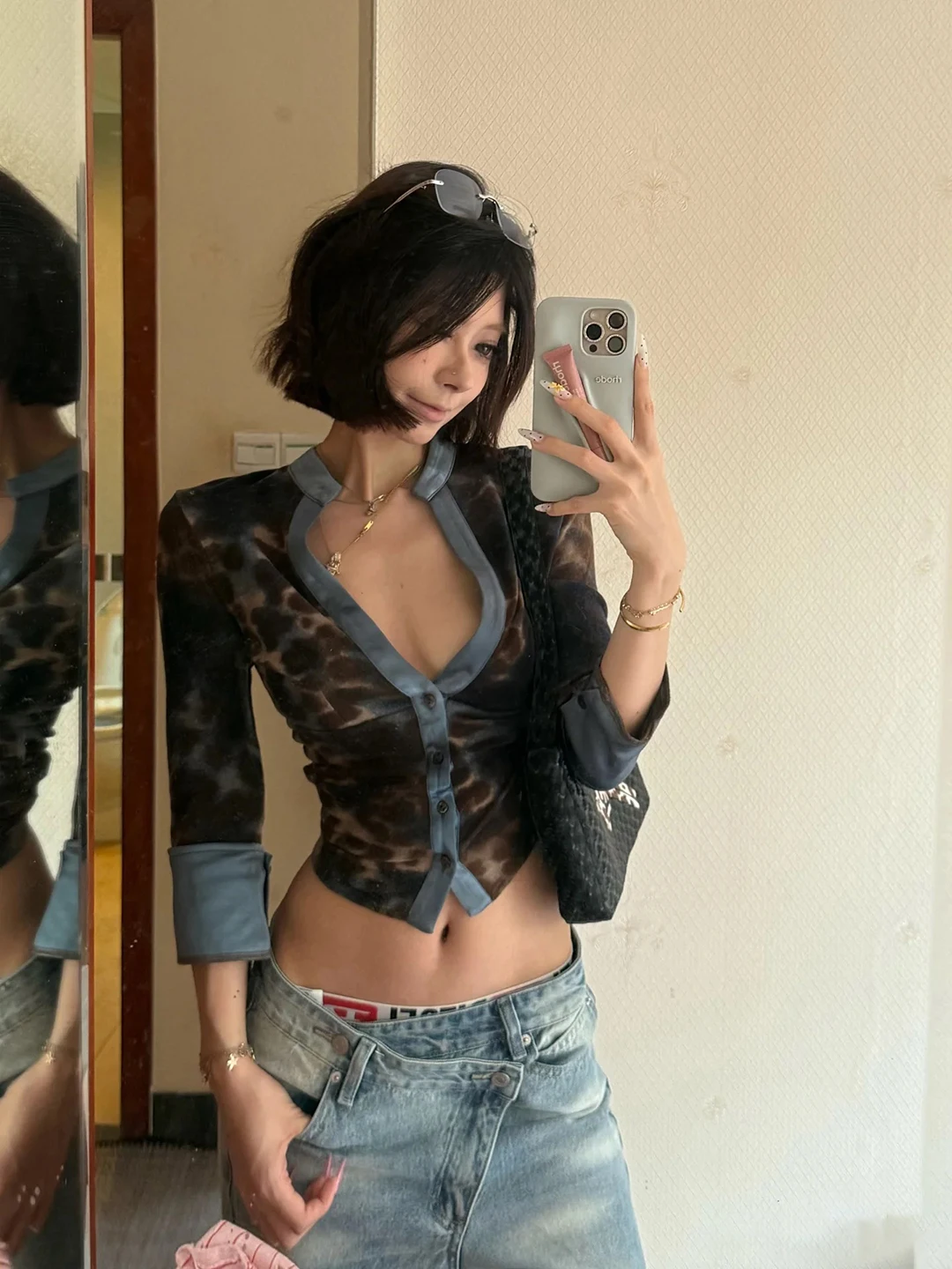 Swetry Bluzy Kardigany Damskie Dzianinowe Wykonane z Rockowego Alternatywnego Materiału z Nitką Lureksową Festiwal Koncert Scena Występ Moda Edgy Casual