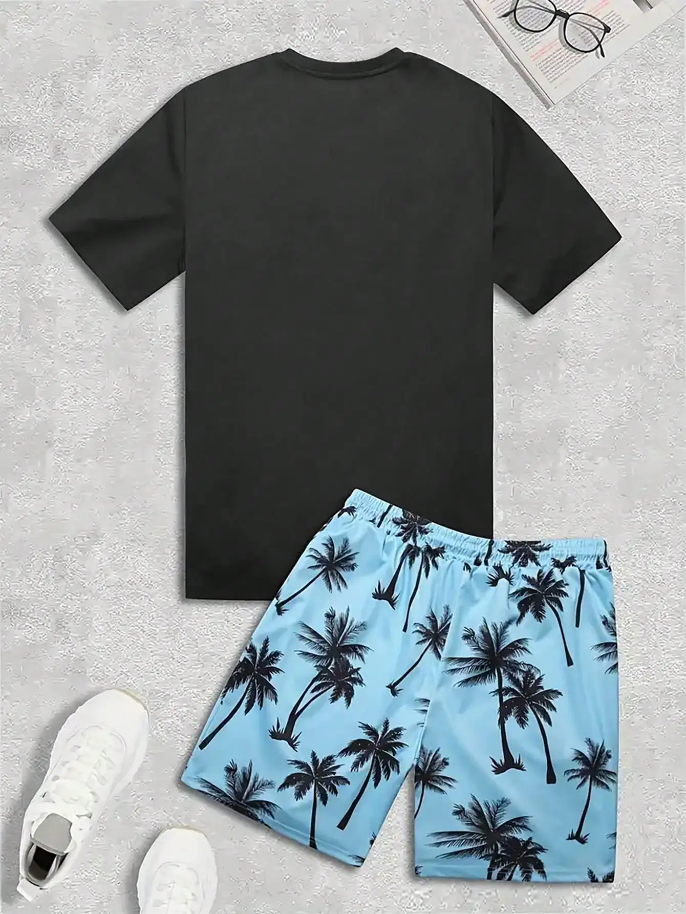 Modieuze, bijpassende herenset, twee casual en comfortabele shorts met kokospalm-strandprint en korte mouwen