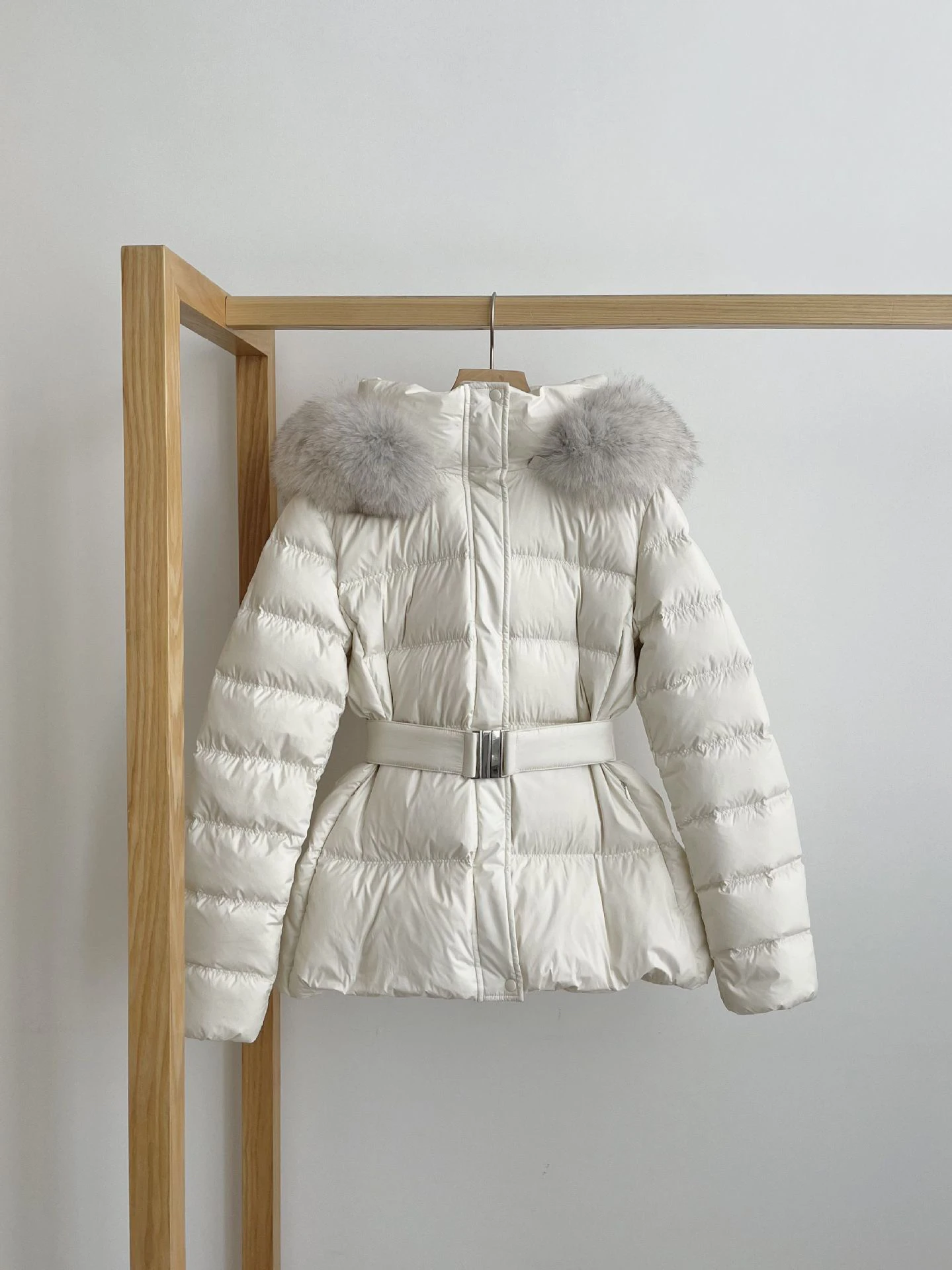 Jaet della nuova guerra di Capodanno! Doulej Winter 2025 Thiened Collo in pelliccia grande giù Jaet Faion Commute Sle da donna