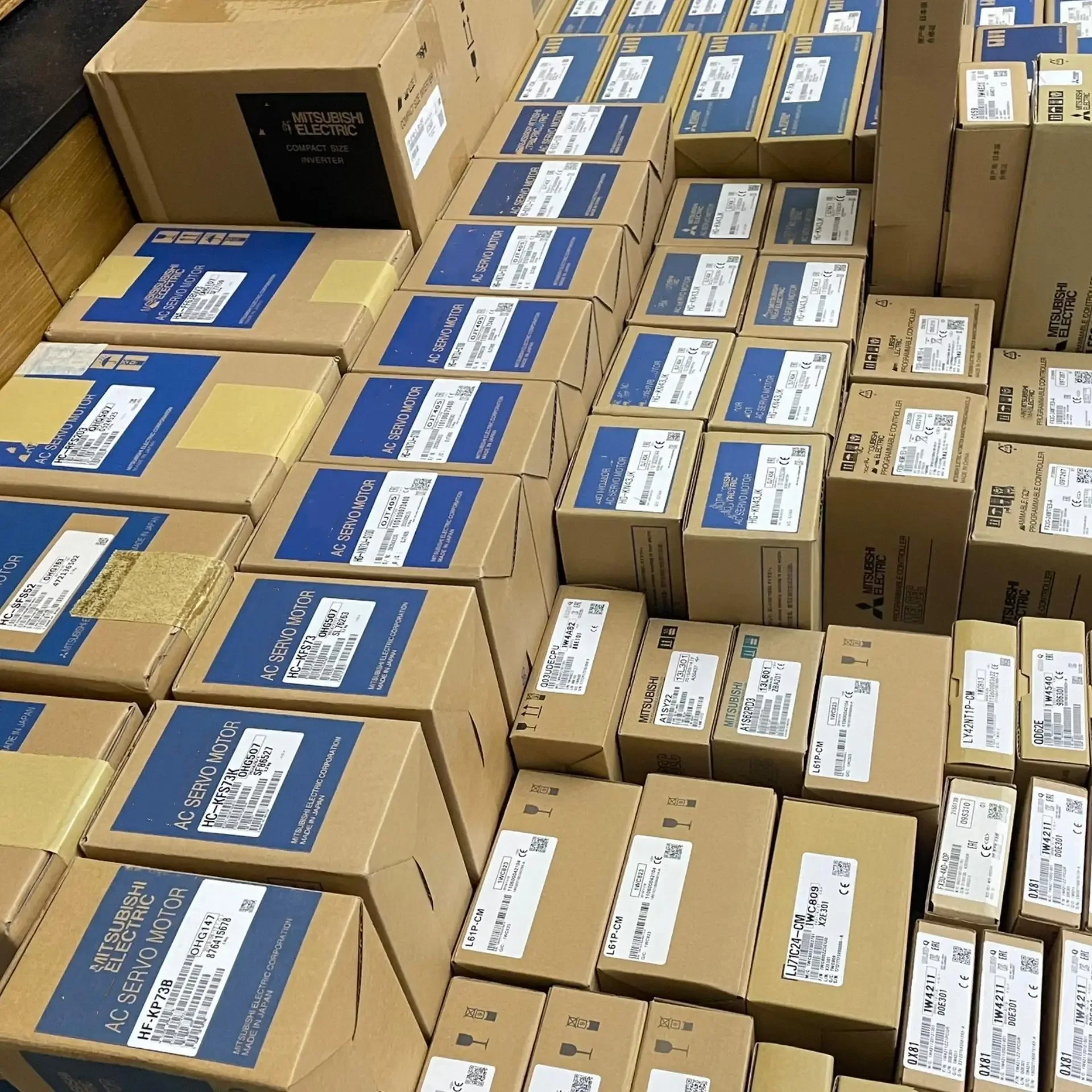 Neuer originaler einphasiger Servoantrieb MR-J2S-100B-PY135