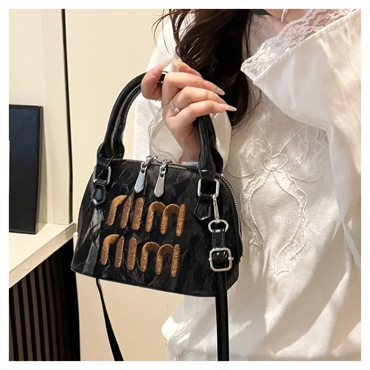 

2025 New Women's Retro High-End Handbag - Fashion Versatile, Textured Shoulder/Messenger