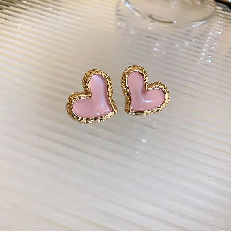 2026 New Vintage Pink Heart Stud Earrings for Women Gold Metal Frame clear resin Sweet Love Heart Fashion Ear Jewelry Party Gift