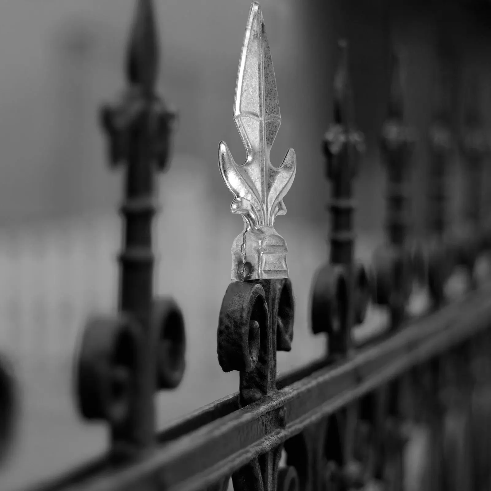 

Pointed Metal Fence Toppers Durable Iron Material Versatile Use in Residential Commercial Public Spaces Fence Topper