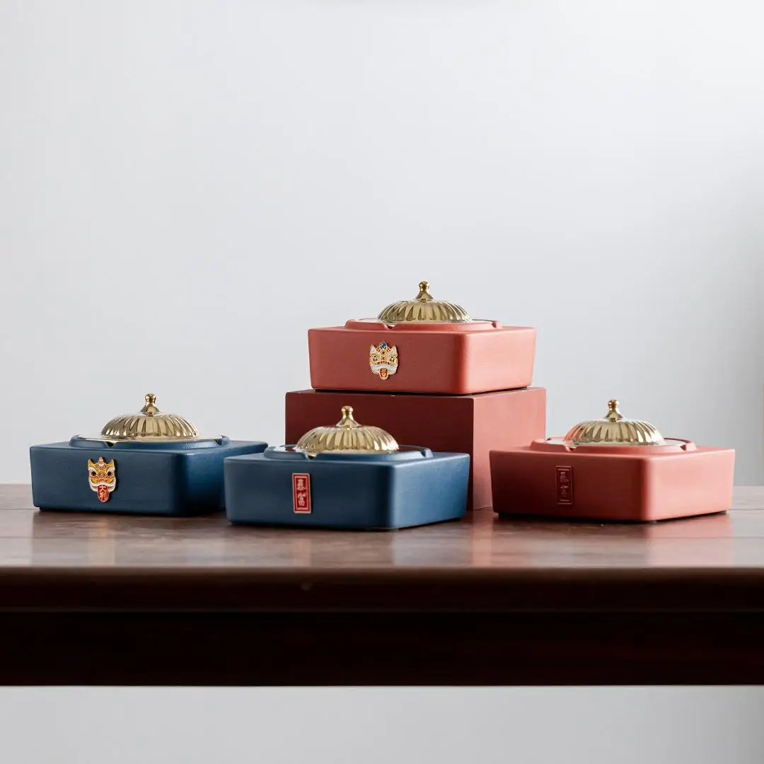 

U-образный лоток для удобного хранения сигарет Gongxi Guochao Feng Керамическая пепельница с крышкой