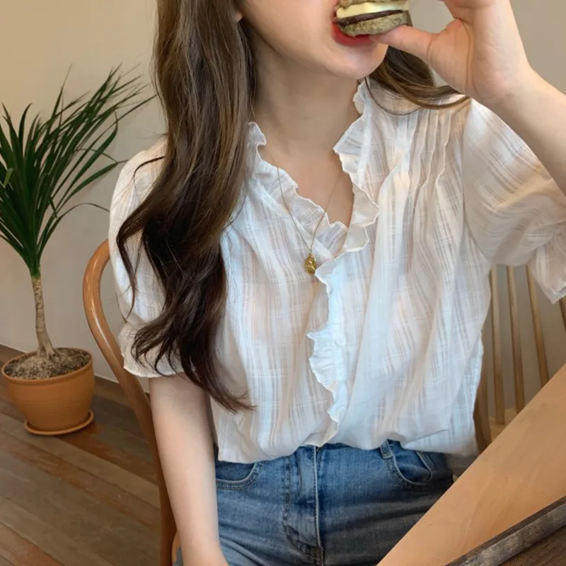 

Summer White Lace Trim V-Neck Hollow out Bubble Sleeve Shirt Women's Loose Fashionable Elegant Style Straight Cut Short Sleeve
