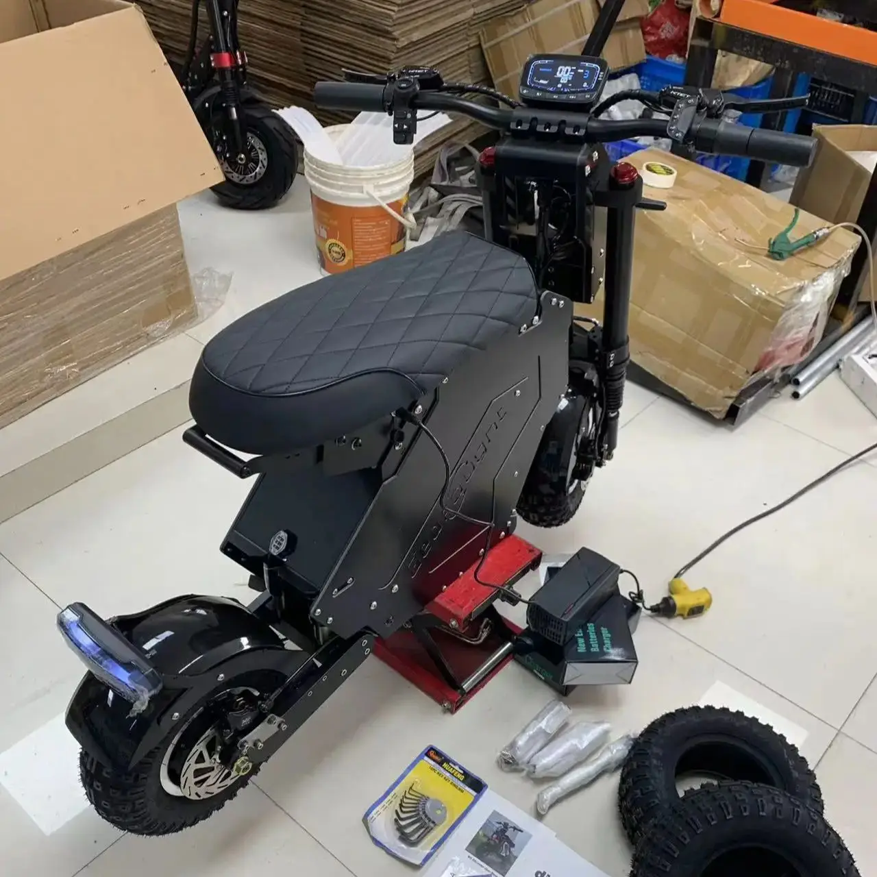 

Molo 5 60 В 72 В 6000-10000 Вт 15000 Вт 30 Ач-50 Ач Высокоскоростные электронные скутеры со съемной батареей дальнего действия 90-180 км для взрослых