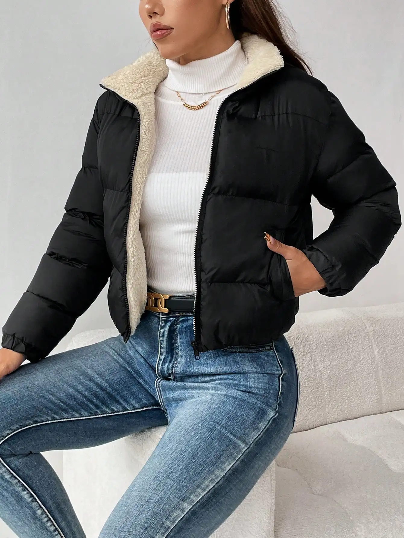 

Women's Black Puffer Bomber Jacket with Faux Fur Collar, Zip-Up Winter Coat for Casual Wear