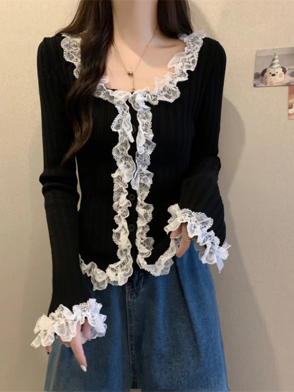 

Женский вязаный свитер больших размеров с кружевом и деревянными пуговицами, осенне-зимний, приталенный, базовый топ с высоким воротом и рукавами-колоколами.