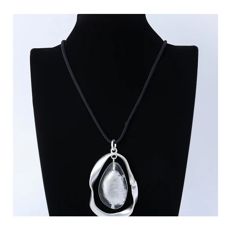 

New Necklace, High-end Sense, Ethnic Style, Popular Women's Jewelry, Sweater Chain, Long Resin Foreign Trade Necklace.