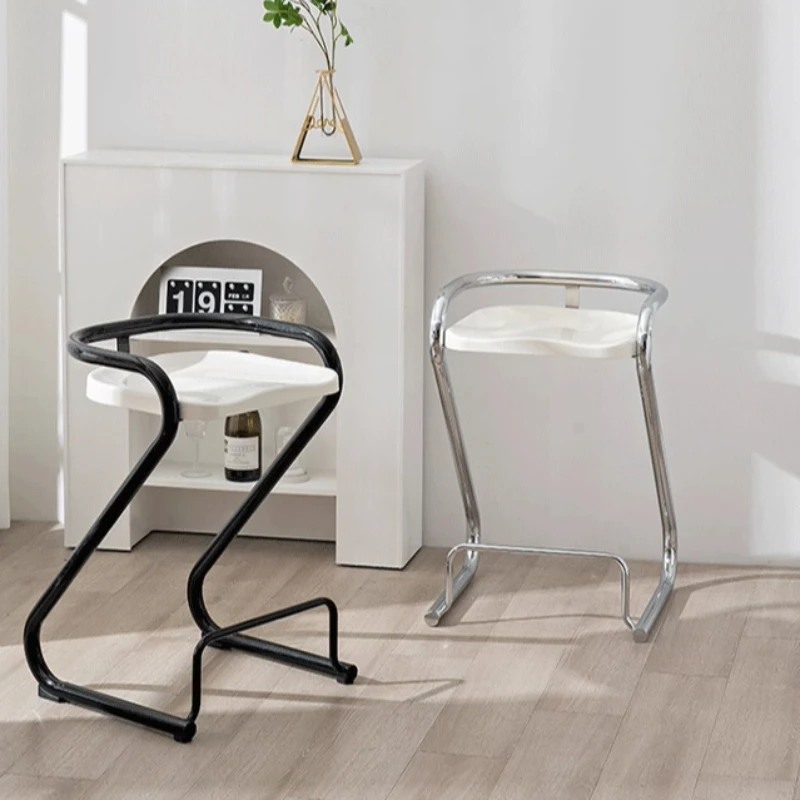 Chaise de bar nordique de luxe en métal avec dossier, confortable et relaxante, pour cuisine et mobilier de cuisine