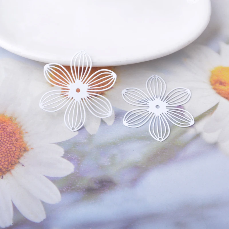 20 Stück AB9270 Messing-Schmuckanhänger, hellgoldene Blumen-Charms, bemalte Verbindungsstücke, Anhänger für DIY-Ohrringe für Frauen, Zubehör – Detail 8