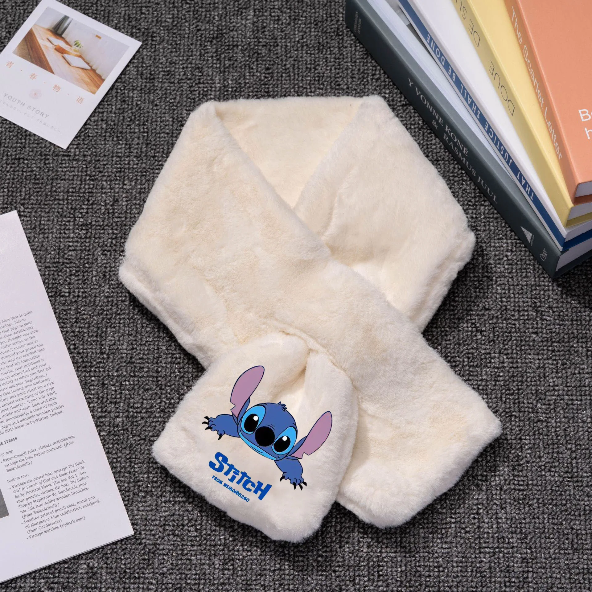 

Miniso Stitch плюшевый шарф, зимний студенческий пуловер, универсальный теплый защитный шарф для шеи с принтом, милый шарф с имитацией мультфильма