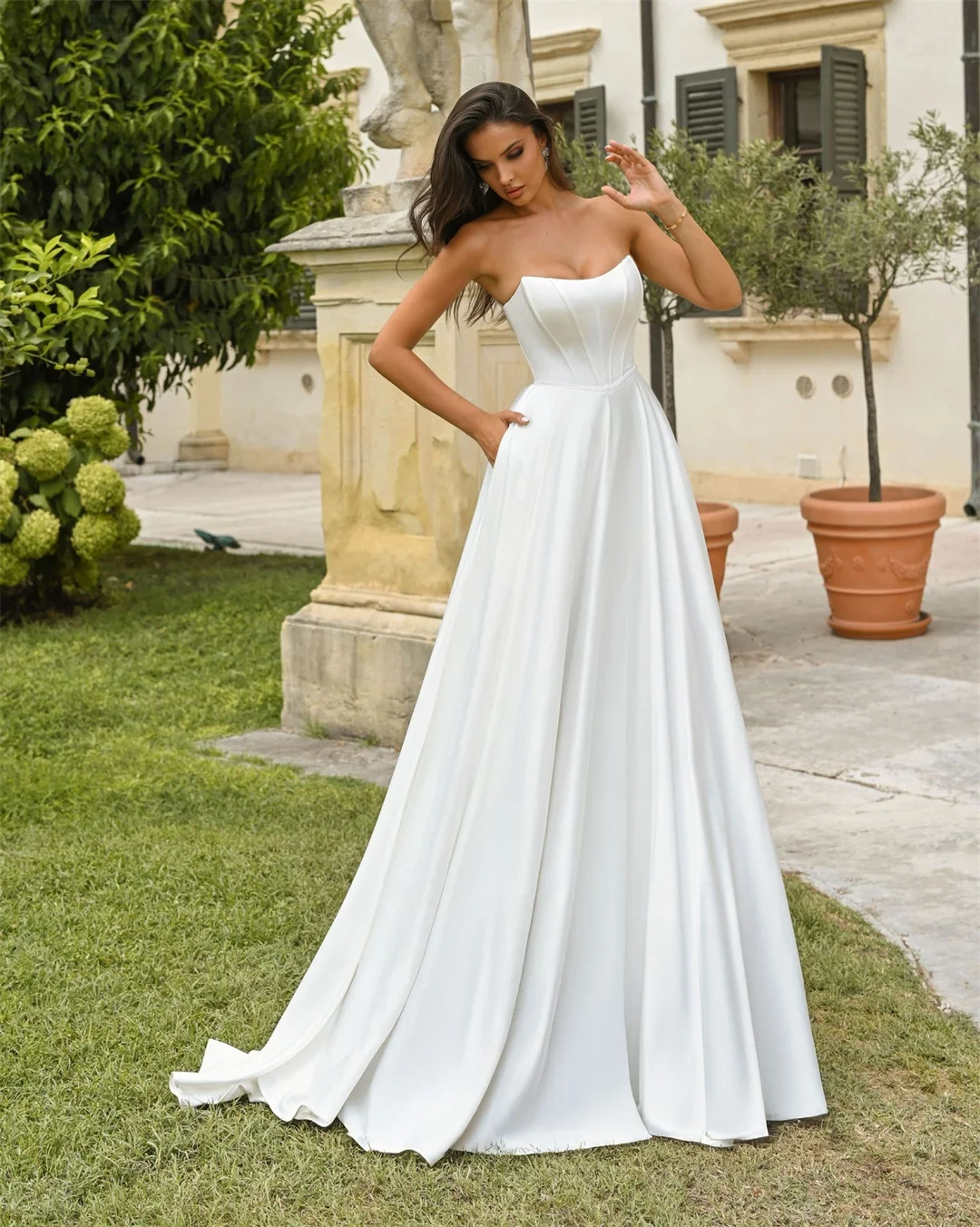 

Satin Soft Strapless Corset Wedding Dresses With Pockets & Button Backless Boat-neck Long Elegant Simple Brides Wedding Dress