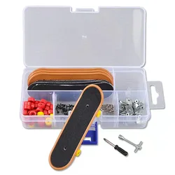 5 pz/set plastica Mini tavola da pattinaggio a dito tavola da tavolo gioco sportivo fai da te tastiera Skateboard regali per adulti bambini modello casuale