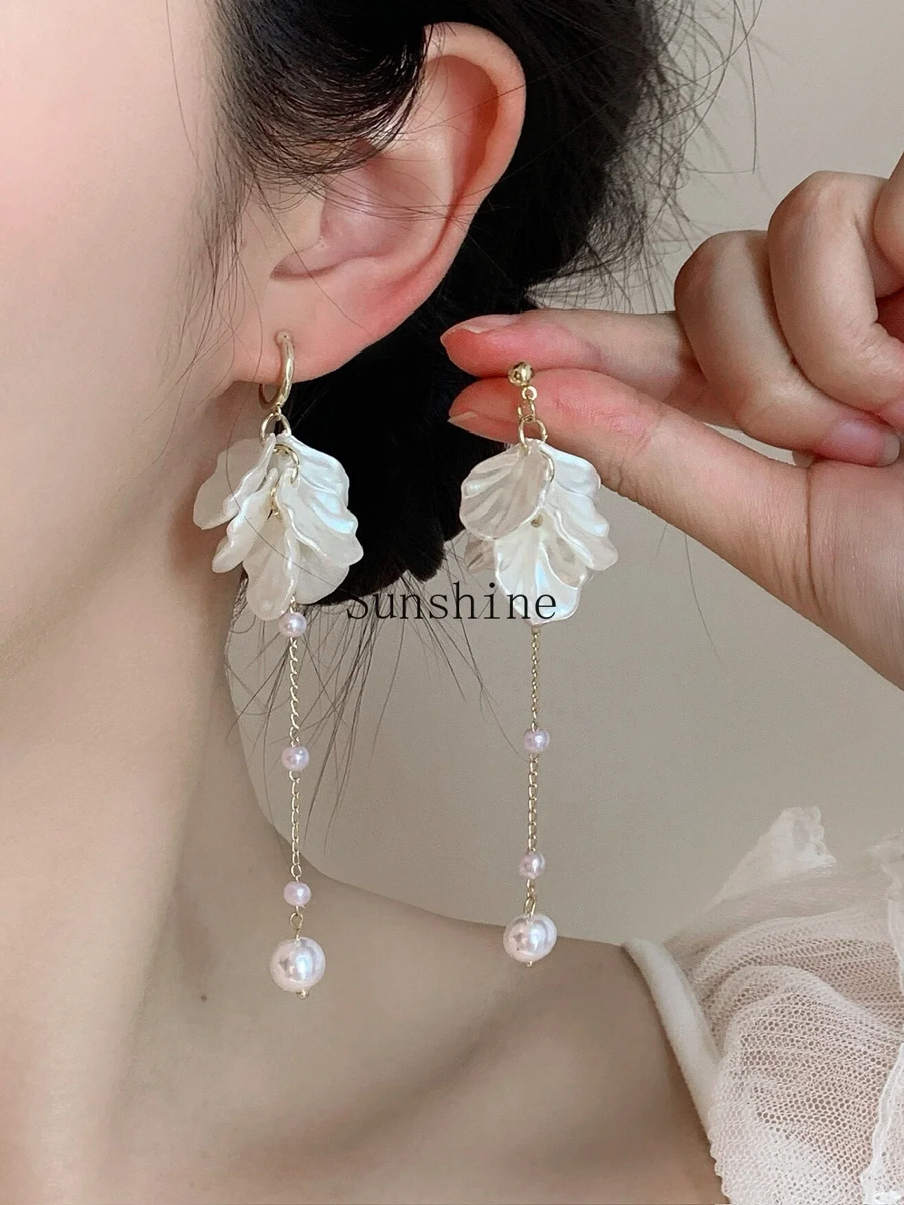 Long white petal earrings, earclips, fringed earrings.