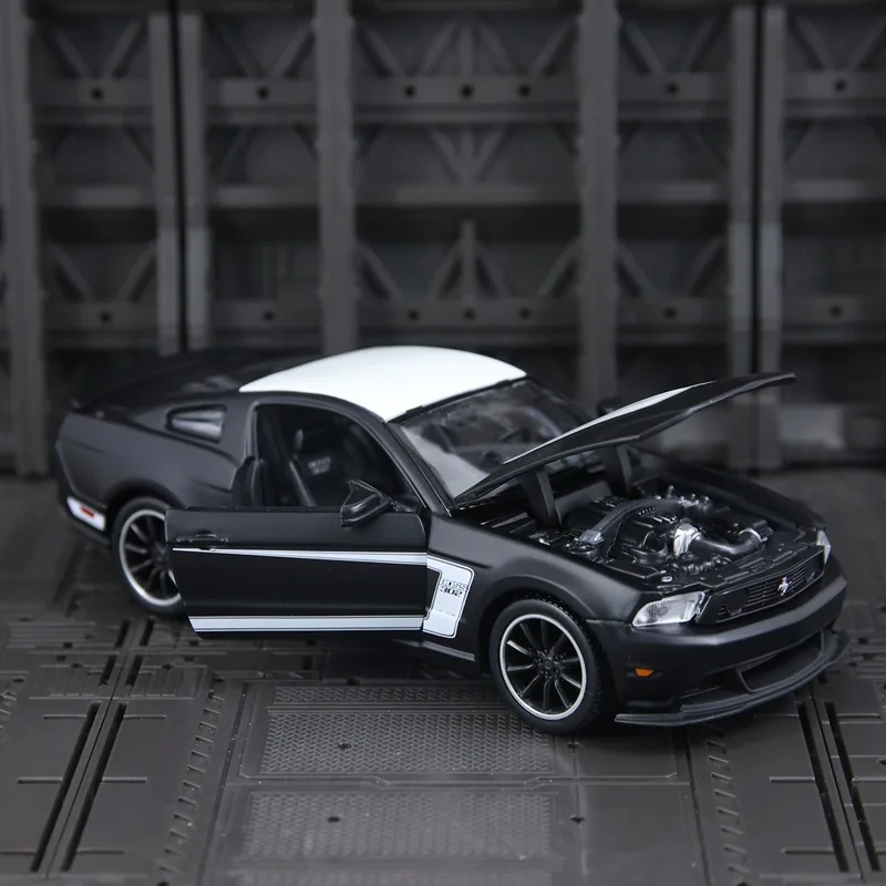 

Модель автомобиля Maisto 1:24 2012 Mustang Boss 302, имитация суперкара из сплава, коллекционный сувенир, подарок