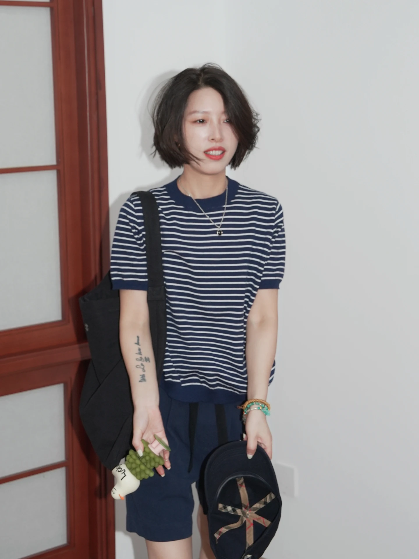 

Женская футболка из чистого хлопка в полоску с круглым вырезом и коротким рукавом, серия Blue White, класса люкс, для повседневной носки