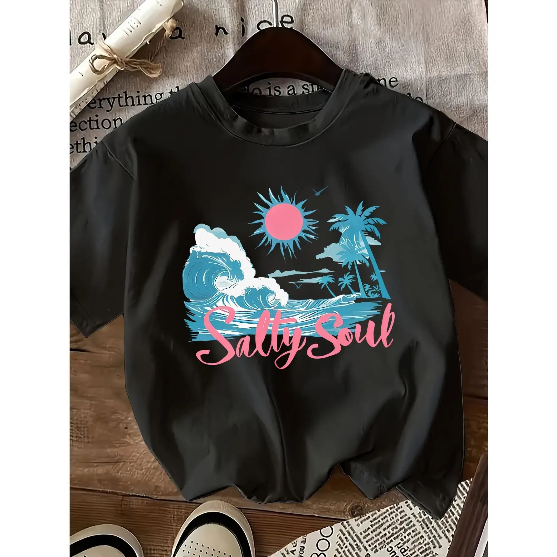 

Salty Soul T-Shirt Summer Beach Vacay Top Aesthetic Ocean Wave Graphic Tee for Men and Women