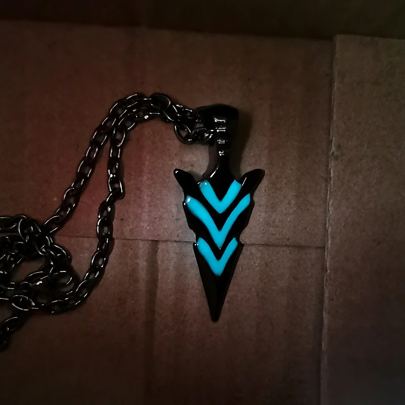 Luminous Glowing Arrow Pendant Necklace Knight Spear Necklace Glow In The Dark Pike Necklace for Women Men Halloween Gift