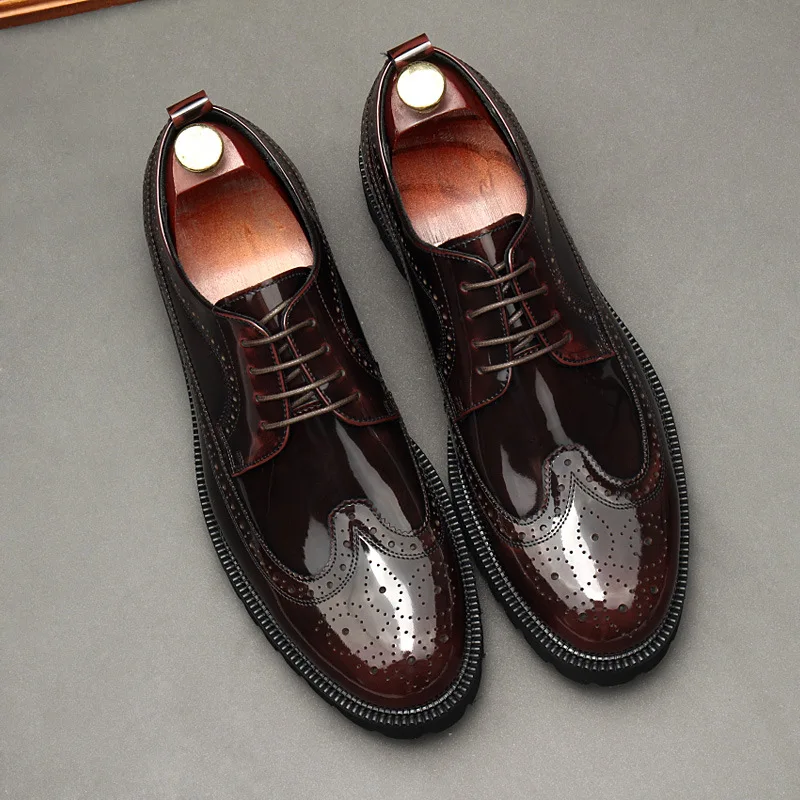 Luxury Patent Leather Mens Brogues Shoes Handmade Fashion British Style Elegant Wedding Social Dress Shoes Man Genuine Leather