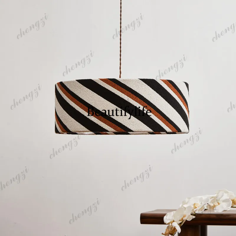 New retro art decorative lamp French niche high-end bedroom lamp