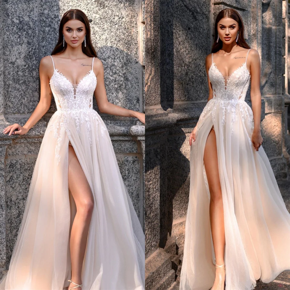 Abito da sposa personalizzato in tulle bianco di alta qualità Elegante scollo a V senza spalline Abiti da sposa semplici senza maniche per festa nuziale