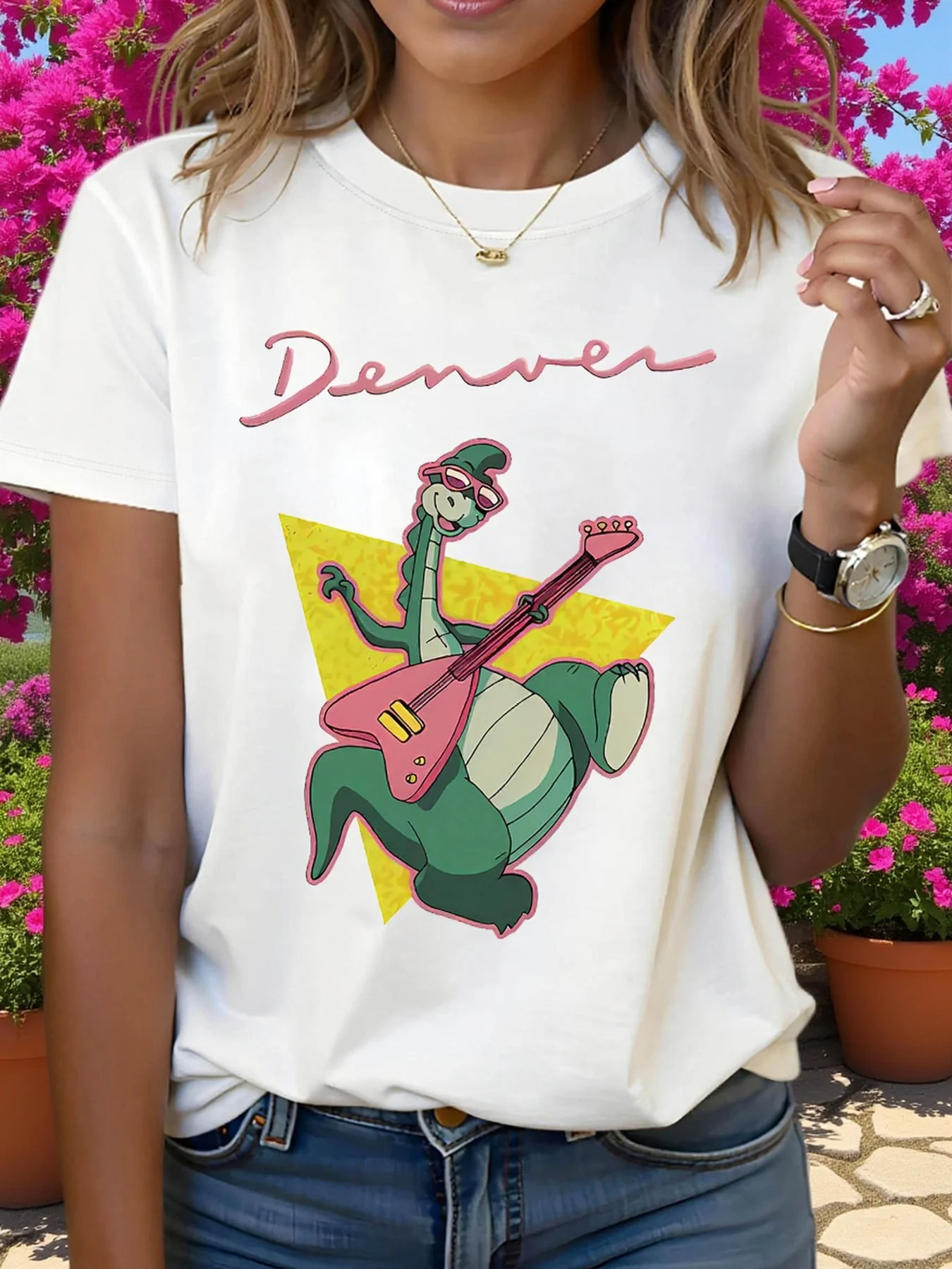 Women's Casual Sewing Machine Pattern T-shirt, Short-sleeved, Round Neck, Can Be Machine-washed.