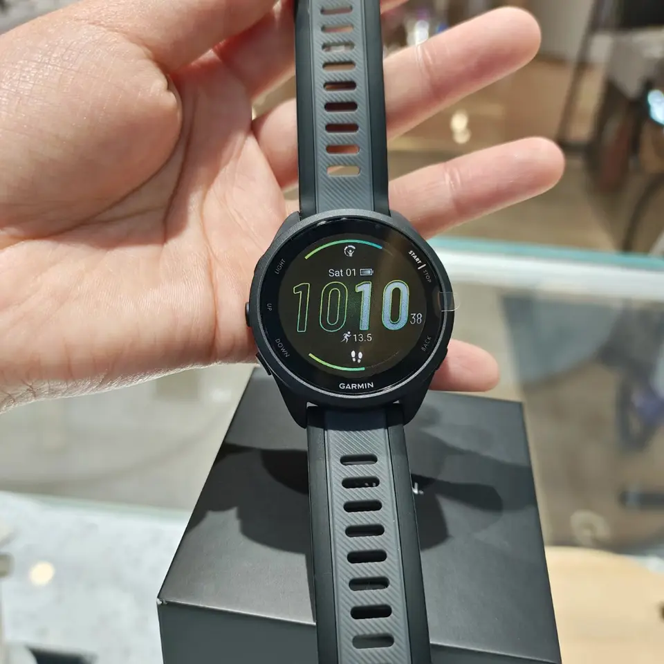 جارمين فوررانر 165 بشاشة AMOLED مقاس 1.2 بوصة للتدريب الاحترافي في الجري، ركوب الدراجات، السباحة، الترايثلون، الماراثون وألعاب القوى - 5
