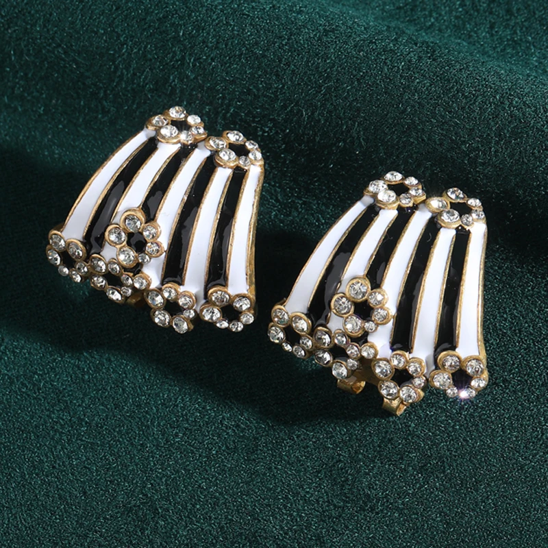 

﻿ Vintage White Floral Flower Earrings Stud Black And Striped Woman Luxury Quality Jewelry Daily Formal Party 2025 Trends