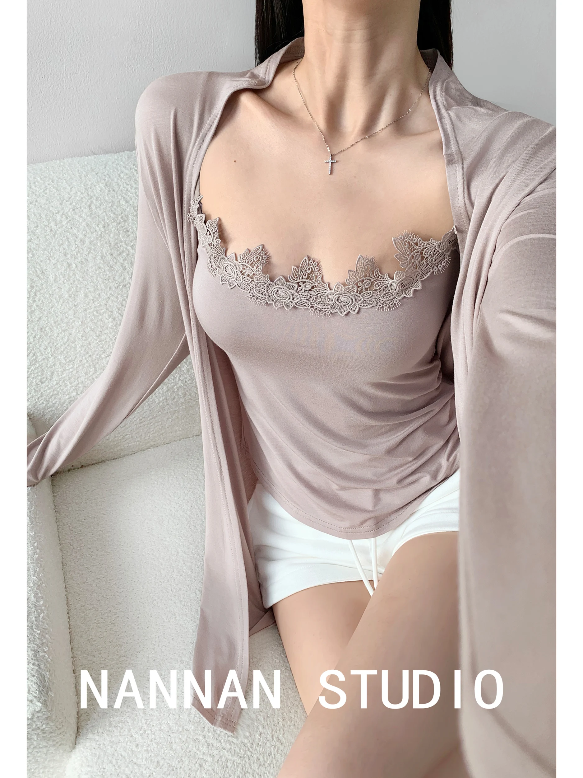 

Сексуальный модный комплект из двух предметов: топ с кружевной отделкой и брюки с высокой талией для взрослых женщин, осенний сезон