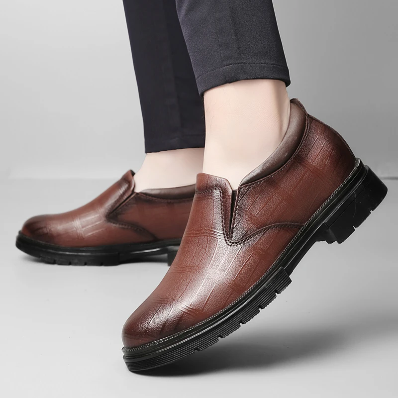 

Брендовые деловые кожаные туфли с высокой посадкой, модные кожаные лоферы без шнуровки для свиданий, мужские дышащие повседневные туфли больших размеров на толстой подошве