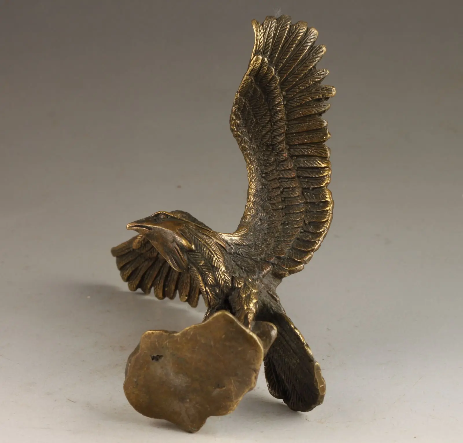 Superb Chinese Collectable Handmade Old Carving Vivid Bronze Statue Eagle