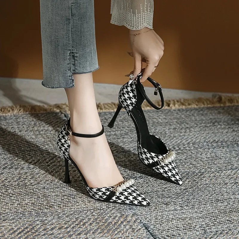 

30-44, новинка 2025, женские босоножки на высоком каблуке-шпильке с полым жемчугом и пряжкой, черные туфли на остром каблуке
