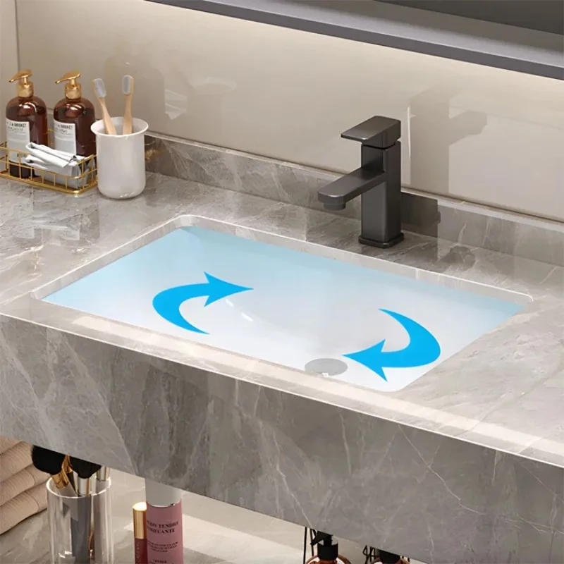 Nowoczesny szary zestaw mebli łazienkowych do montażu na ścianie z kamiennym blatem, ceramicznym umywalką, inteligentnym lustrem i kombinacją baterii.