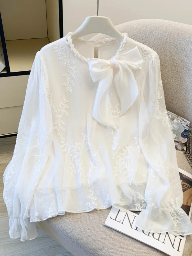 

Sweet Embroidered Knot Lace irt Women's Spring High-End Loose Lantern Sve Blouse Faionable Youthful Polyester