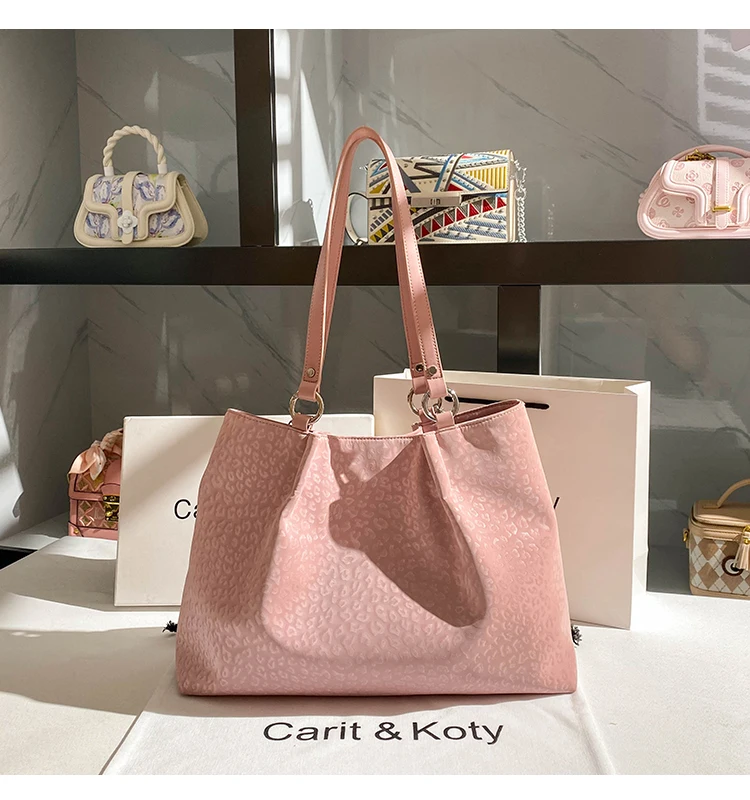 High Quality Large Capacity Tote Bag Women Handbag Commuter Bag Pink Color Chain Shoulder Underarm Bag Female Armpit Lady Purse