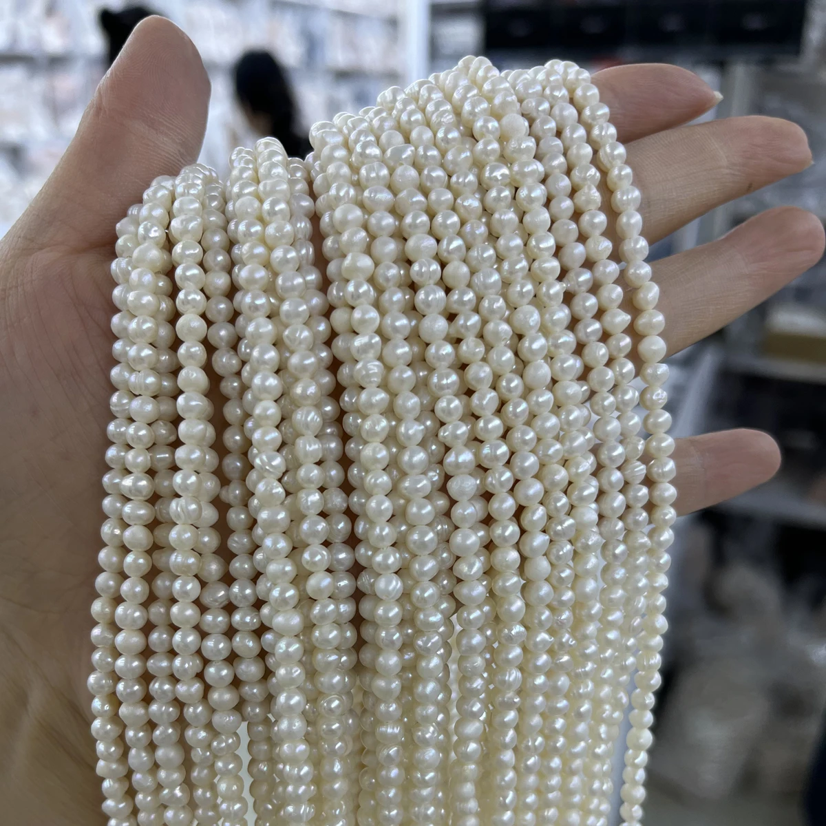 لؤلؤ المياه العذبة الطبيعية 3-4 مللي متر عبر جولة فضفاض الخرزة بالجملة غرامة صنع المجوهرات عقد دي اي واي سوار المرأة هدية الزفاف