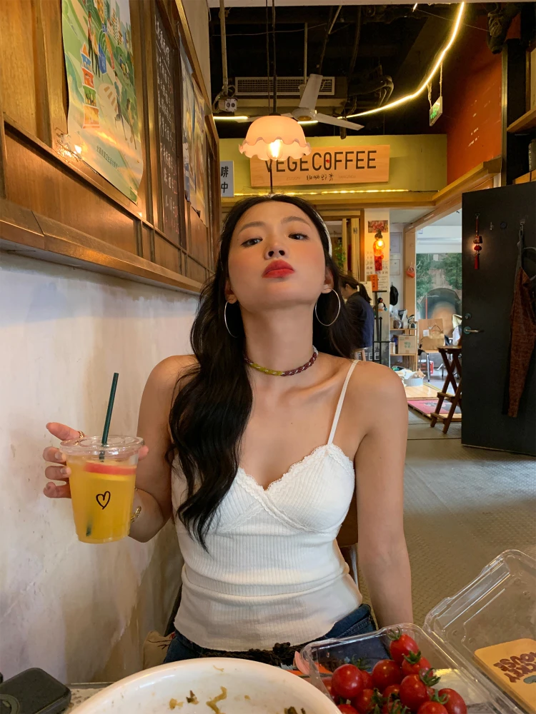 

Women's Lace Splice Crop Top Slim Fit Cotton Blend Summer 2025 New Sle Inner Wear Outer Wear Capri Tank Vest