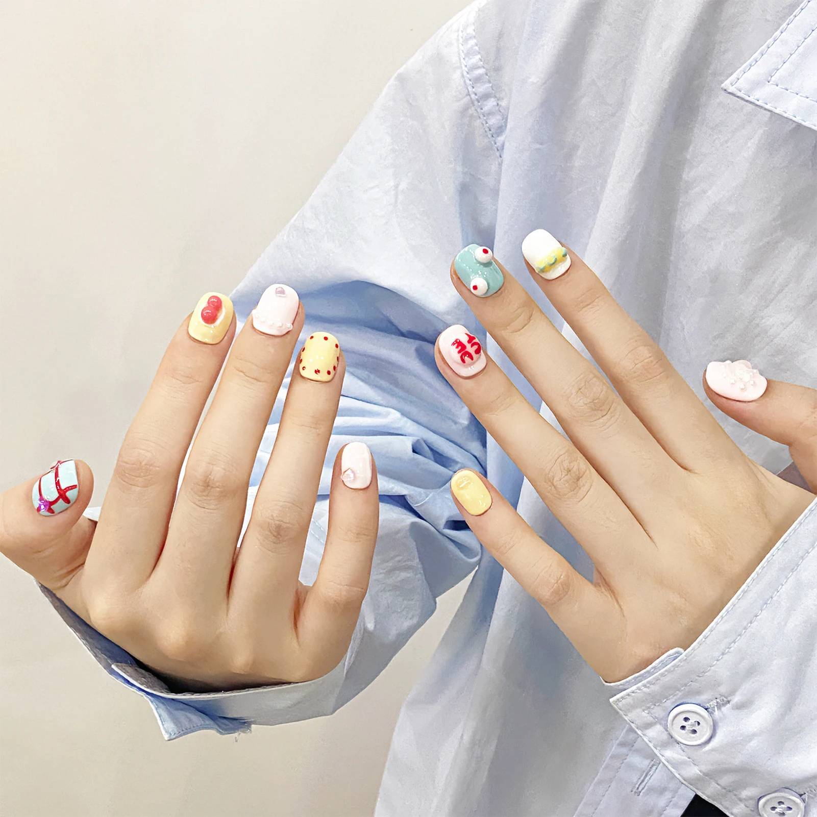 

Colorful Short Artificial Nails Finger with Zero Pressure on the Nail Bed Design for Girlfriend Wife Women and Girl