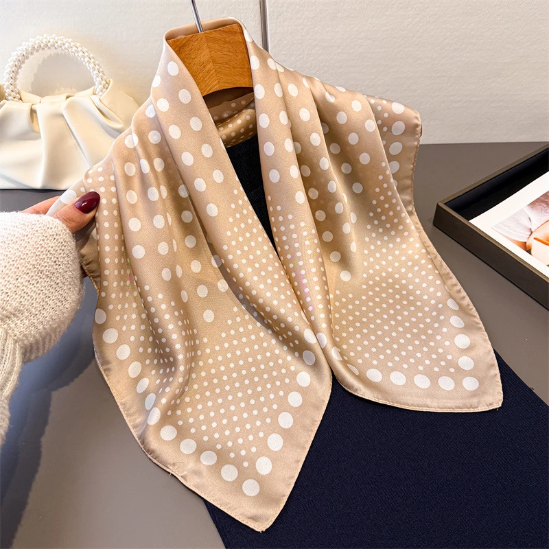 2026 Neuer Polka-Dot-bedruckter quadratischer Schal aus weichem Satin, dünner, glatter Halstuch, Sonnenschutz-Kopftuch für Damen, Kopfbedeckung