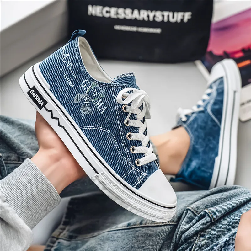 2025 Scarpe da ginnastica di tela da uomo estive Scarpe basse casual traspiranti per adolescenti Calzature comode e leggere alla moda per giovani streetwear
