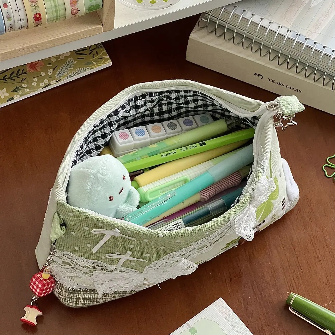 Kawaii Fresh Four-Leaf Clover Polka Dot Pencil Case Portable Large Capacity Vintage Student Storage Stationery Box For Girls