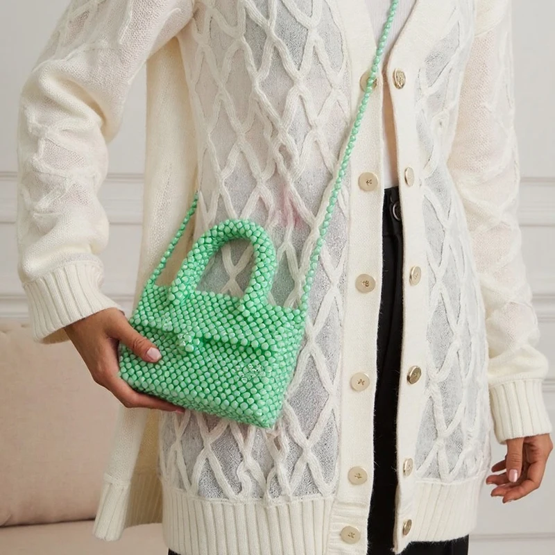 

Лето 2025 г., новая маленькая и модная ручная сумка через плечо с акриловым дофамином и бисером в западном стиле