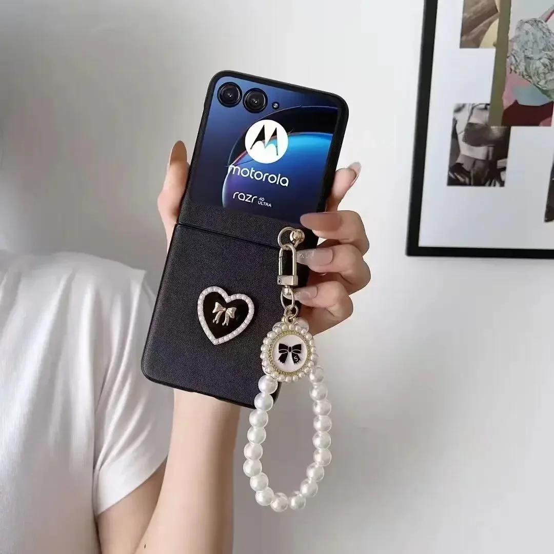 Luxury Pearl Bracelet Leather Phone Case For Motorola Moto Razr 60Pro Razr 60Ultra Razr40 Ultra 50Ultra Razr 2023 2024 2025 Plus