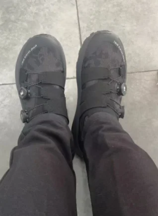 

2025 Spring new ultra-light running shoes sports women's shoes leather non-slip breathable soft sole lightweight casual shoes